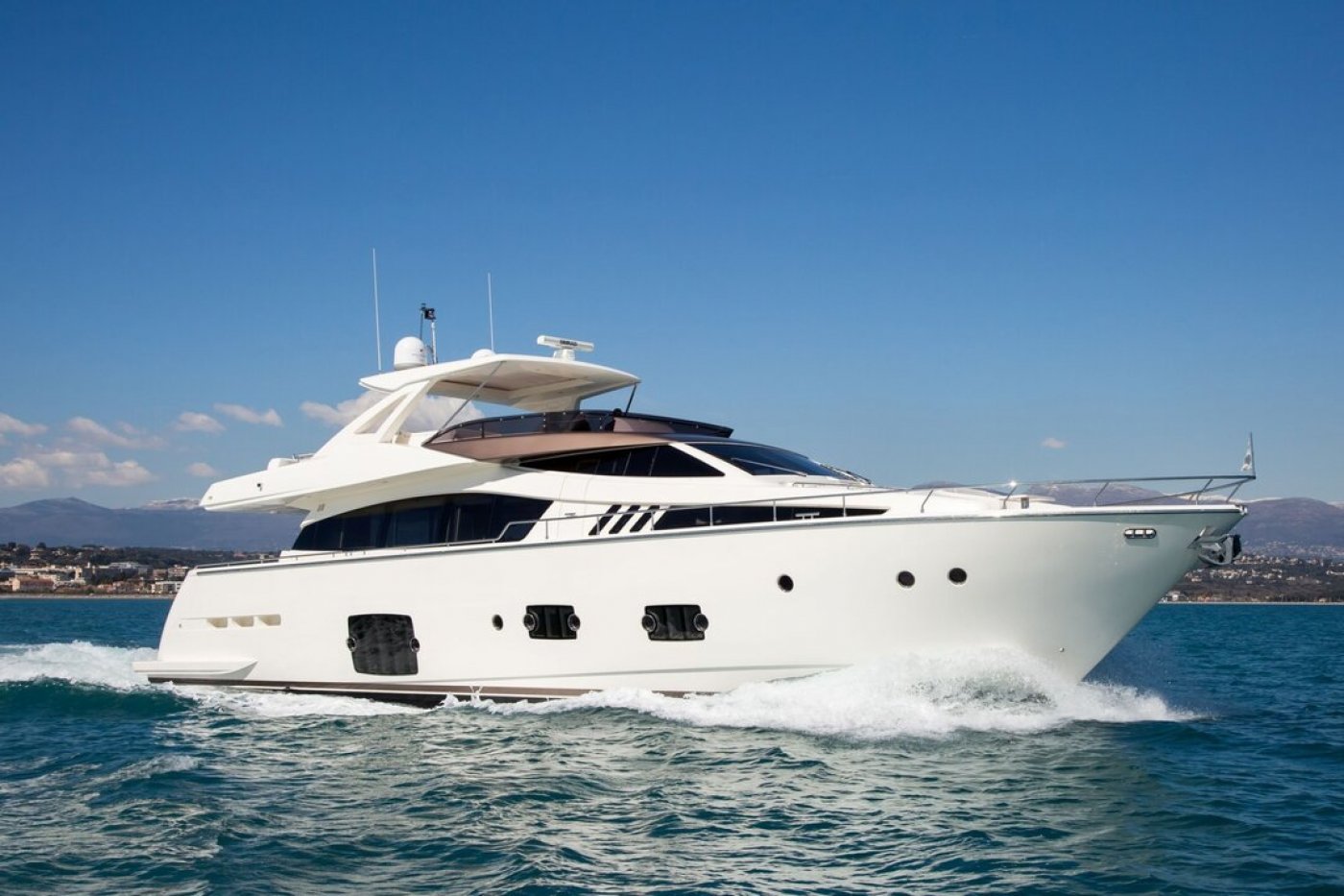 2010 Ferretti 800